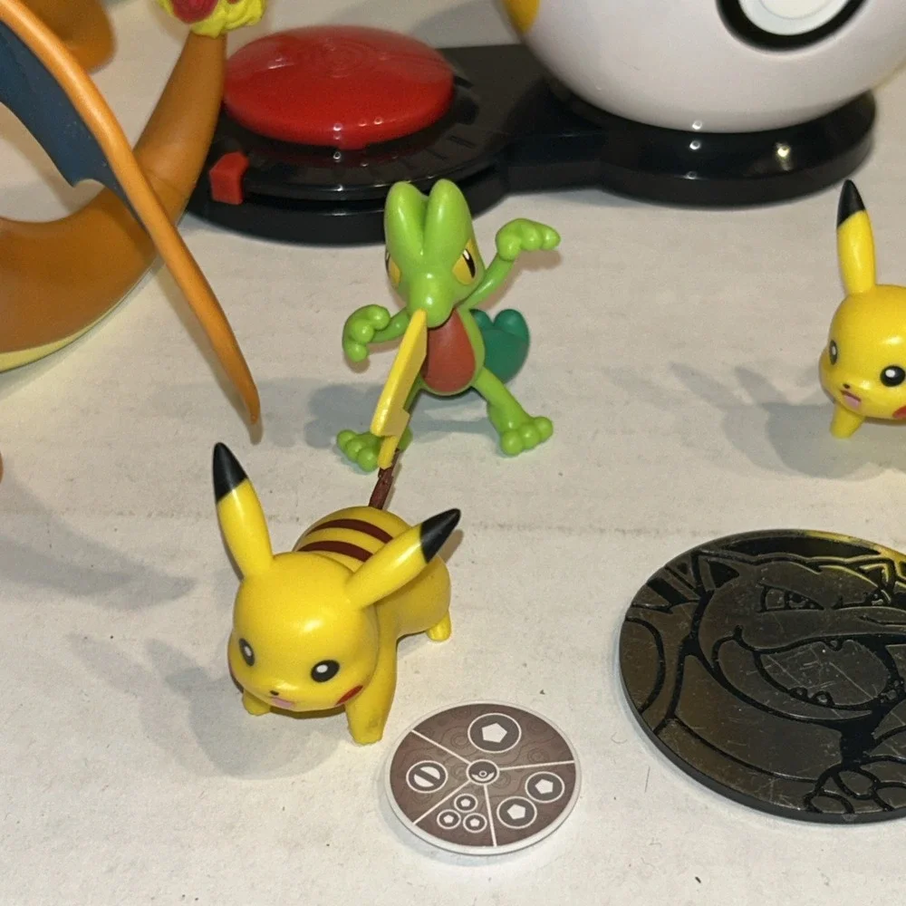 Pokemon Toy & Figure Lot‎ Charizard Pikachu Treecko E3